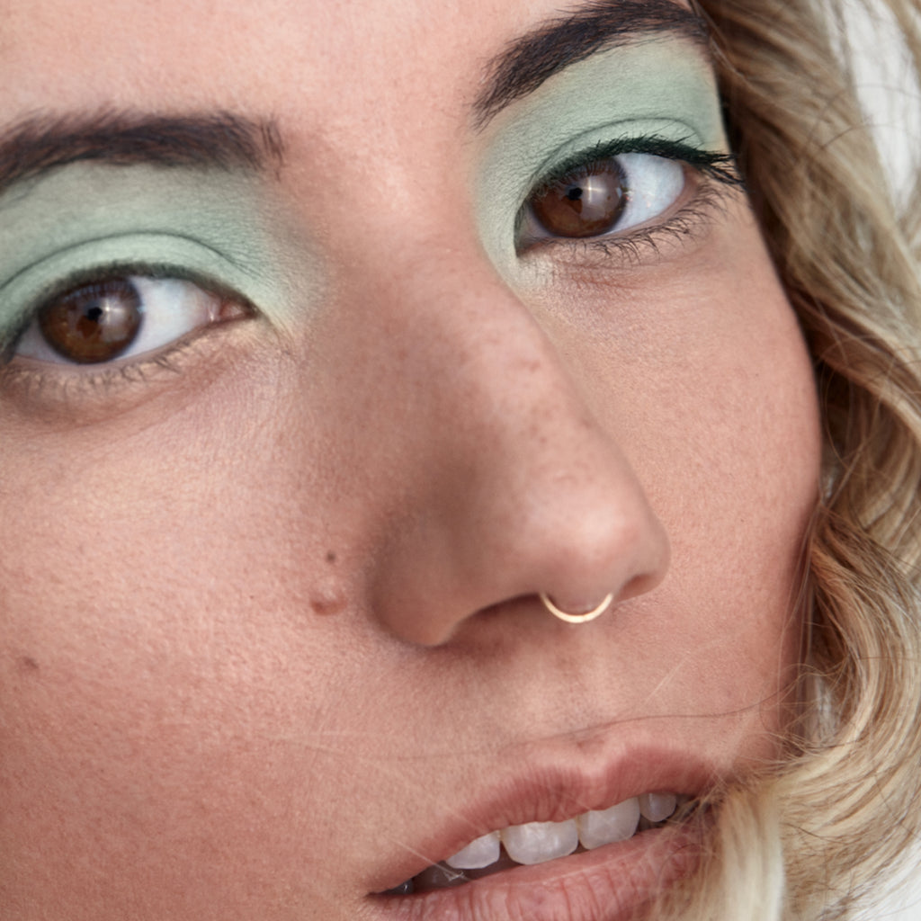Cream Clay Eyeshadow - Makeup - MOB Beauty - 03_PDP_MOBBEAUTY_CCEM85_LIFESTYLE - The Detox Market | M85 mint seafoam green