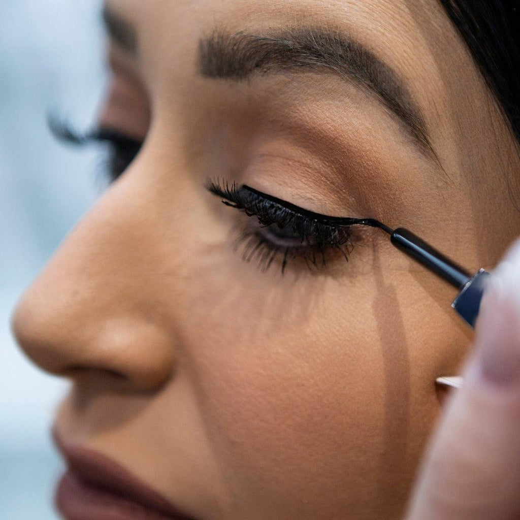 Nourish & Line Liquid Eyeliner - Makeup - Plume - Applying-Liner2-220128 - The Detox Market | 