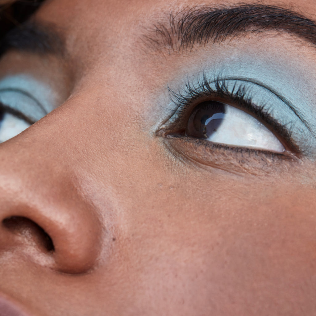 Cream Clay Eyeshadow - Makeup - MOB Beauty - 03_PDP_MOBBEAUTY_CCEM81_LIFESTYLE - The Detox Market | M81 cyan blue