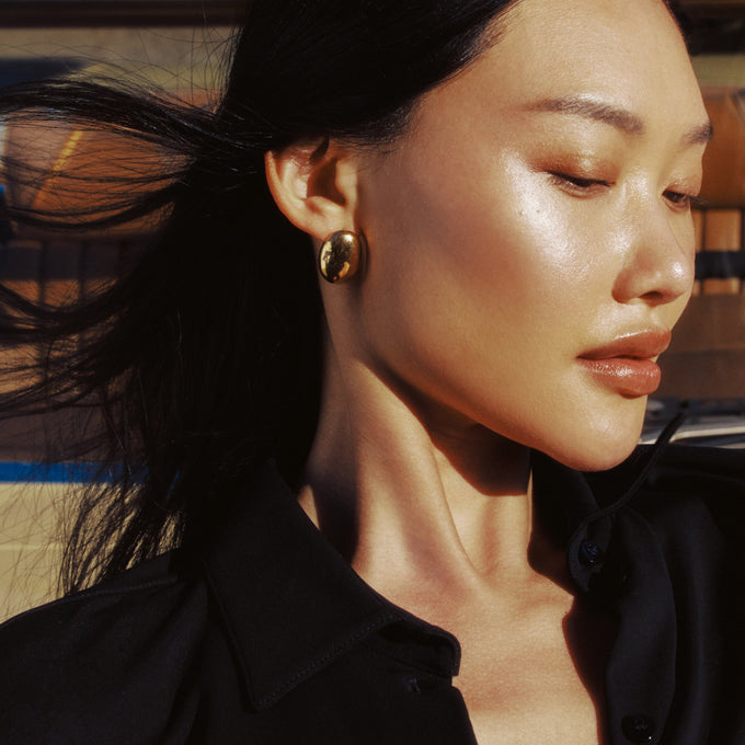 Goop-Glow Skin Highlighter Stick-Makeup-042125_GOOP_BEAUTYHIGHLIGHTER_Shot_17_01492-EP-The Detox Market | Always