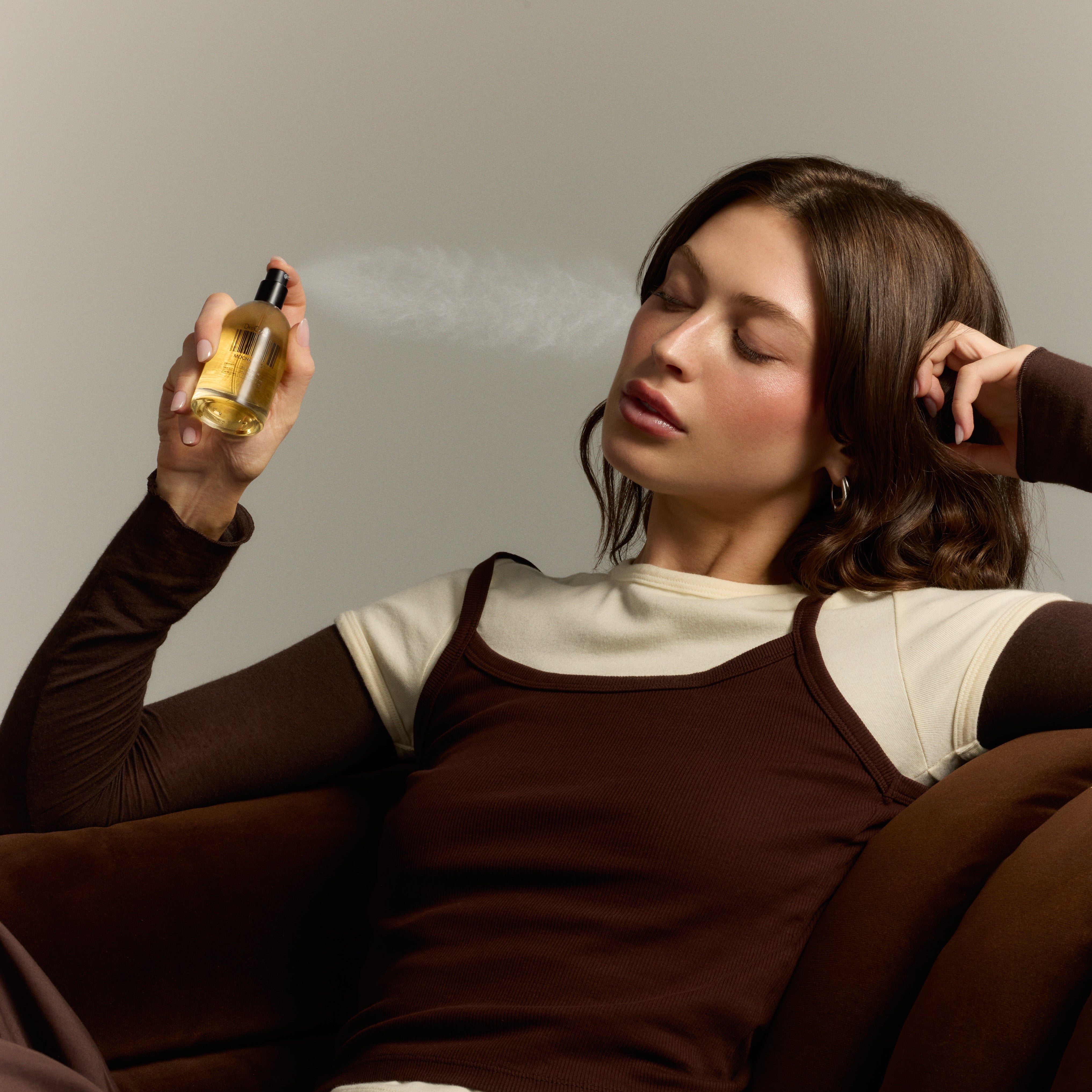 DEDCOOL-Mocha Magic-Fragrance-DEDCOOL_D2_ON_MODEL_4_23_26_DKITZ_5_BOTTLE_SPRAY_MOCHA_MAGIC_0548-The Detox Market | 