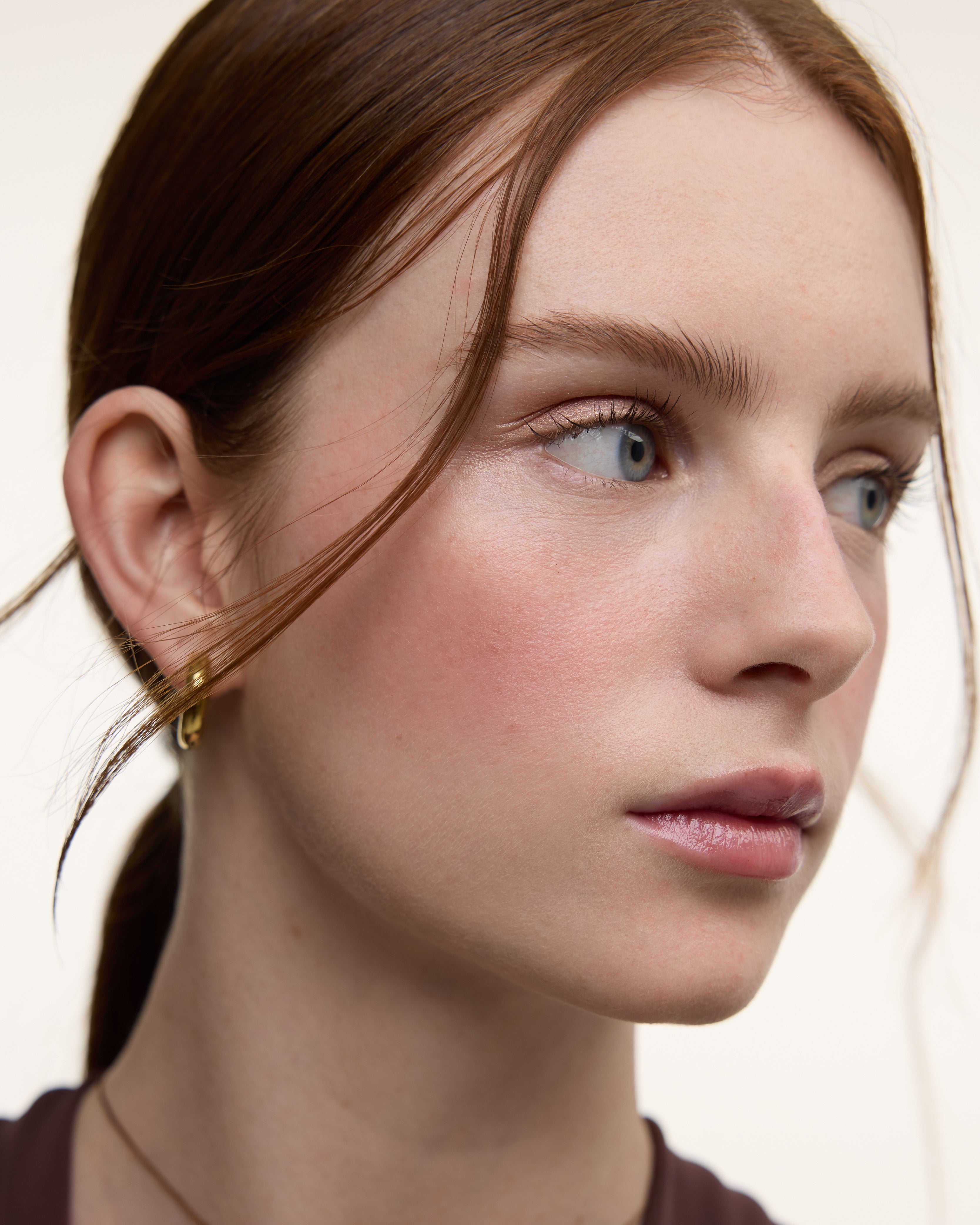 Wonderblush-La Laque Tinted Lip Oil-Makeup-LaLaque-ModelLightSkin-Pulpe_1-The Detox Market | 