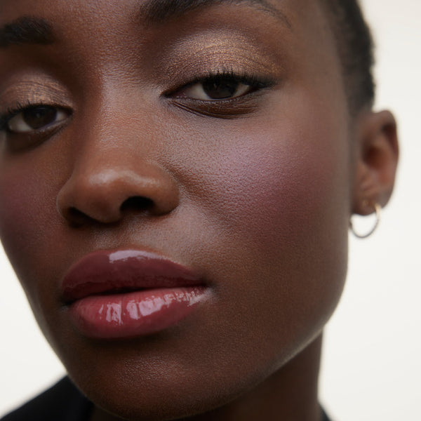 Wonderblush-La Lumière Liquid Eye Shadow-Makeup-LaLumiere-ModelDarkSkin-Bronze-The Detox Market | Bronze - Rich bronze