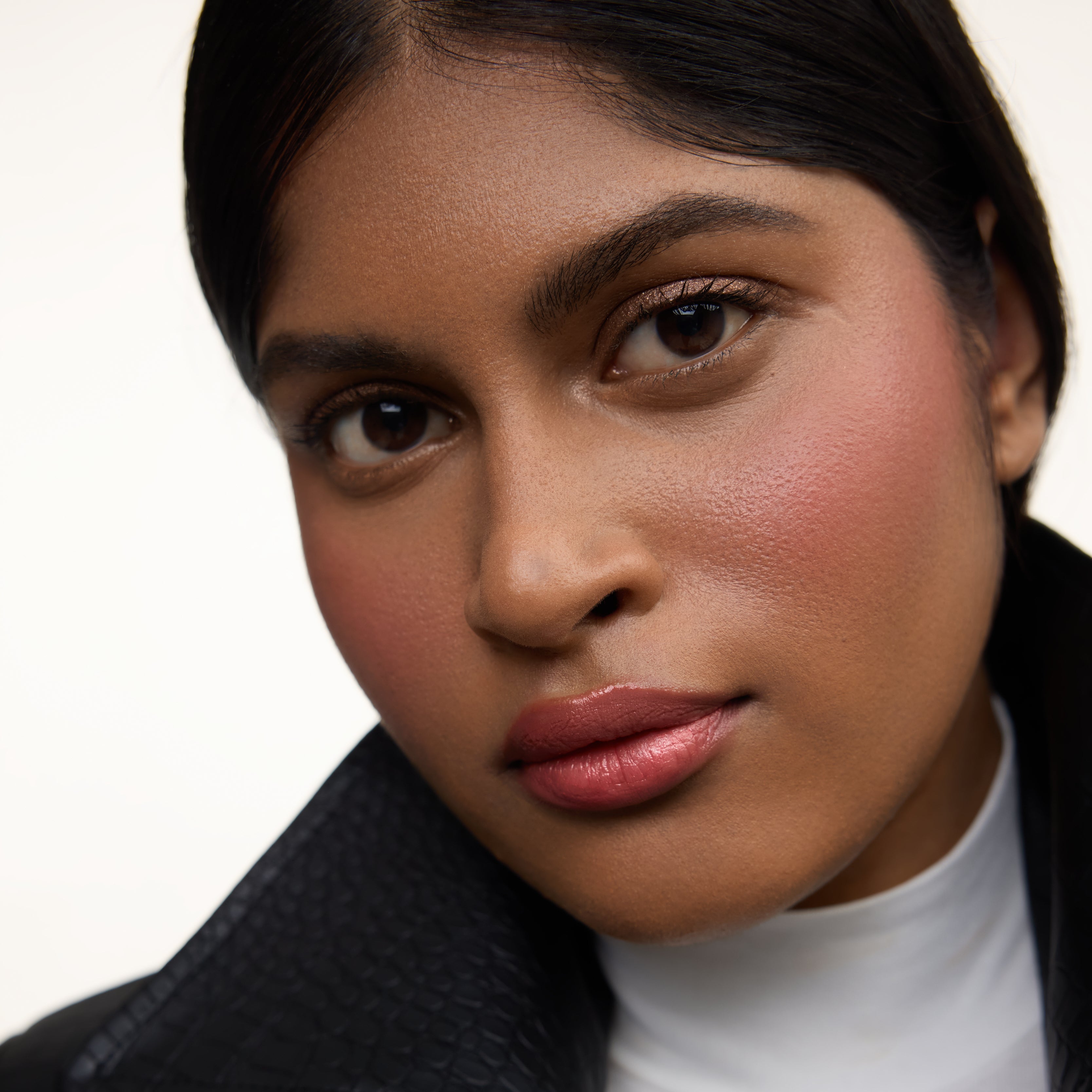Wonderblush-Le Baume Tinted Lip Balm-Makeup-LeBaume-ModelDarkSkin-Aurore_e718d69f-ed5a-4852-92c2-b016ac2d8628-The Detox Market | Aurore - Cherry blossom pink