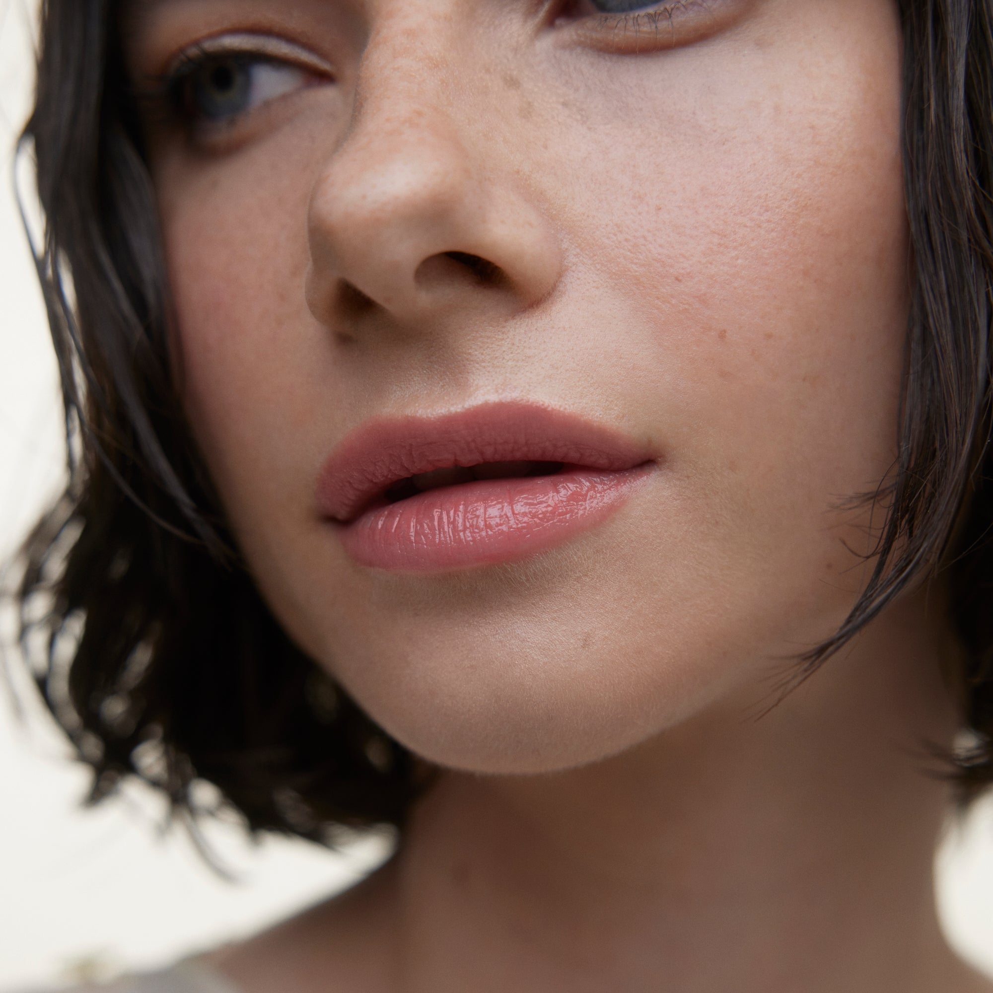 Wonderblush-Le Baume Tinted Lip Balm-Makeup-LeBaume-ModelLightSkin-Petale-The Detox Market | Petale - Petal Pink