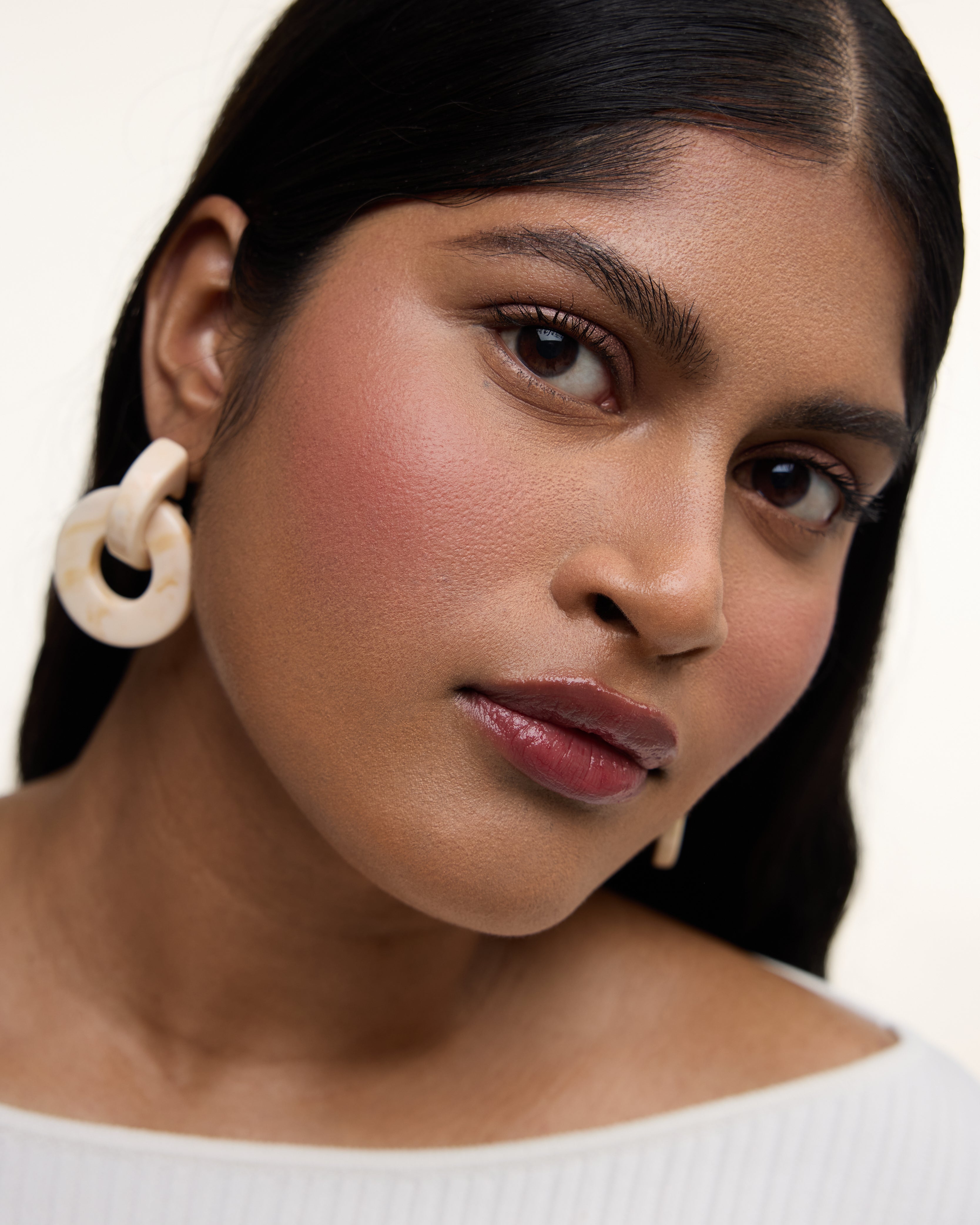 Wonderblush-Le Fondant Cream Blush-Makeup-LeFondant-ModelDarkSkin-Cerise-The Detox Market | 