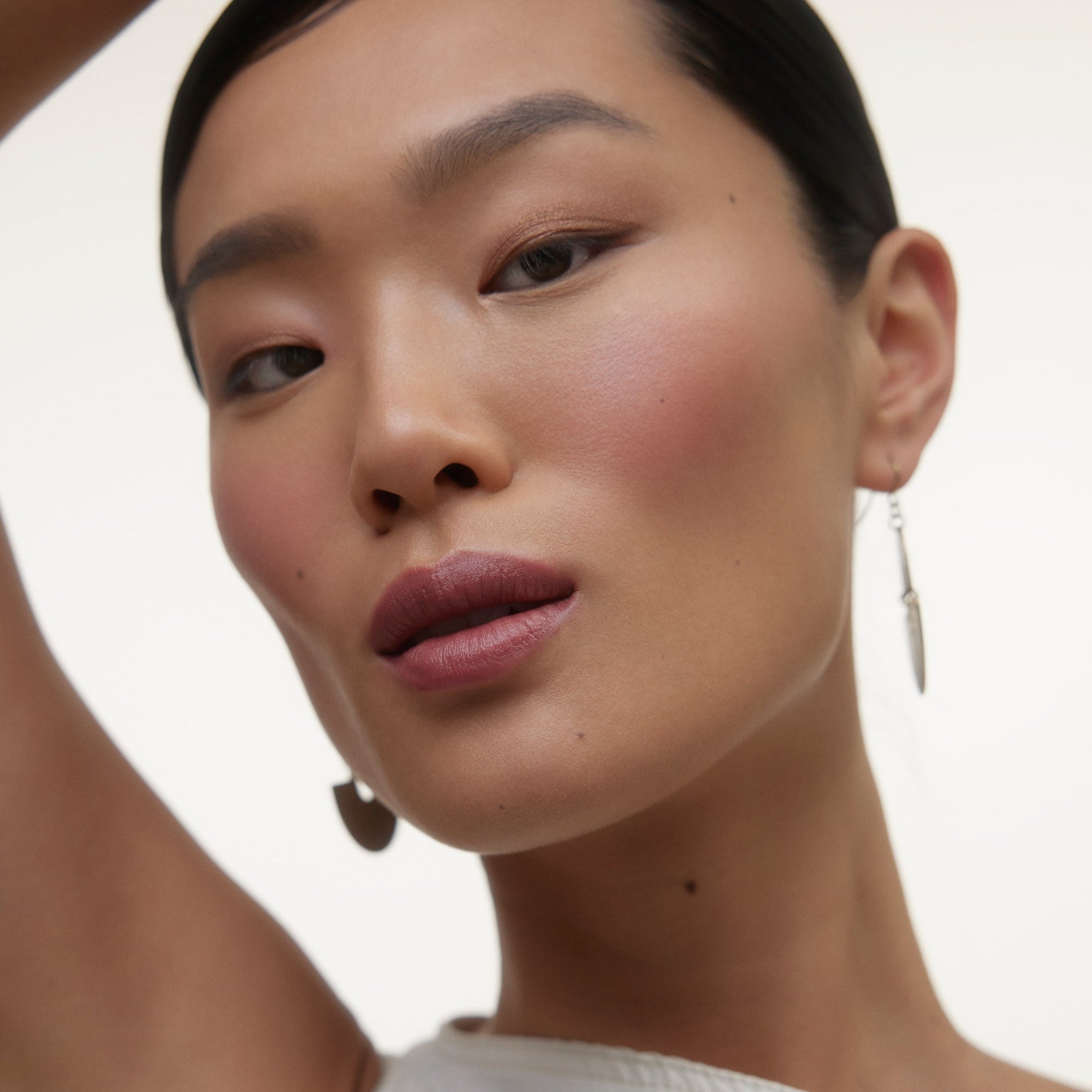 Wonderblush-Le Regard Eye & Brow Trio-Makeup-LeRegard-Eyebrows-ModelLightSkin_247d3803-9c77-4acc-b6be-fdd602a03496-The Detox Market | 