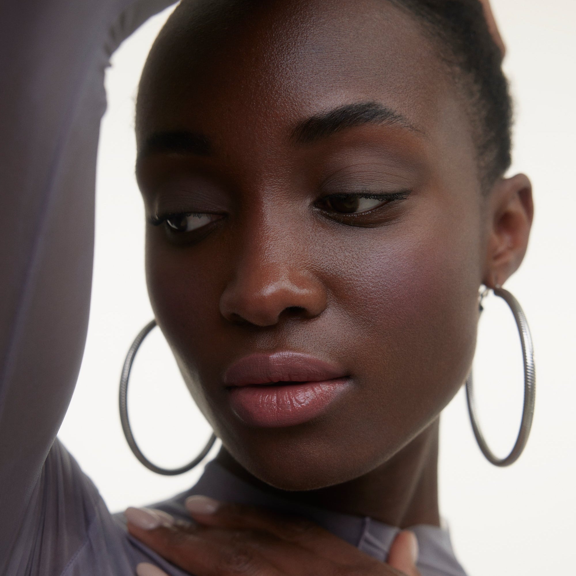 Wonderblush-Le Regard Eye & Brow Trio-Makeup-LeRegard-Eyes-ModelDarkSkin-LightBeigeColor-The Detox Market | 