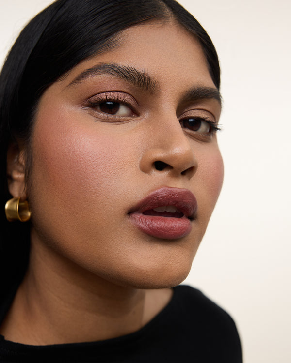 Wonderblush-Le Rouge Lipstick-Makeup-LeRouge-ModelDarkSkin-Cassis_09fa92ce-69de-495b-8f7c-66a93c02abbc-The Detox Market | 