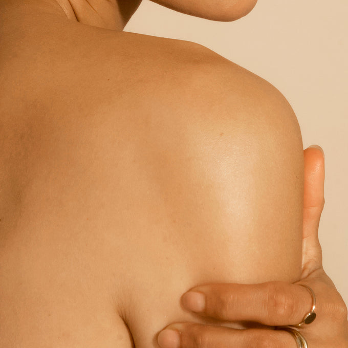 True Botanicals-Pure Radiance Body Butter-Body-Model_BodyButter_2048x2048_44684535-6457-46c2-8cf0-23718b501da6-The Detox Market | 