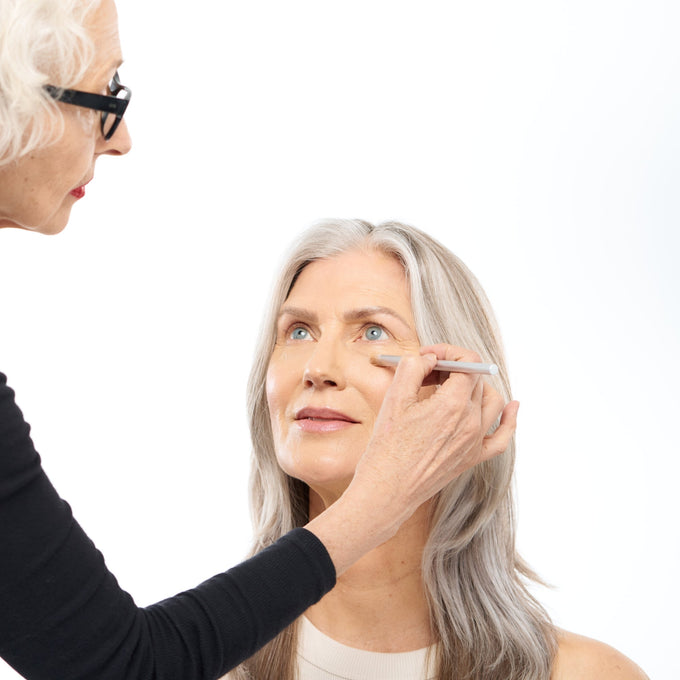 RMS Beauty-Skin2Skin Concealer Brush-Makeup-REVITALIZE-BRUSH-810170741173-S2SC-LIFESTYLE-2-2000x2000-The Detox Market | 