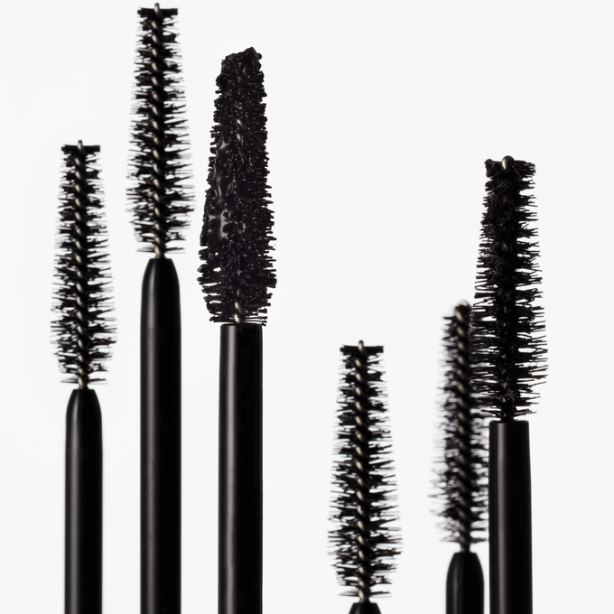 Goop-Featherlash Lifting Serum Mascara-Makeup-featherlashmascara_imgCarousel_lifestyle_940cf9ec-2804-4c53-a6b8-d0a4f8212e8e-The Detox Market | 