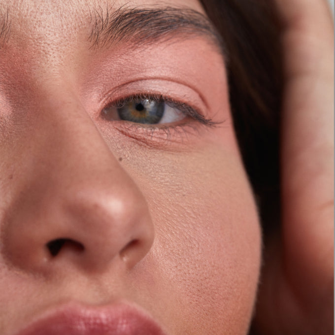 Cream Clay Eyeshadow - Makeup - MOB Beauty - 03_PDP_MOBBEAUTY_CCEM84_LIFESTYLE - The Detox Market | M84 peach coral