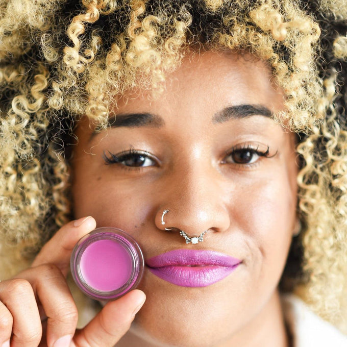 Carrot Colour Pot - Makeup - Ere Perez - ere-perez-brenda-look1-06 - The Detox Market | Hey - Lollipop Lilac